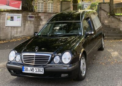 Bestattungsfahrzeug von Wöffler Bestattungen