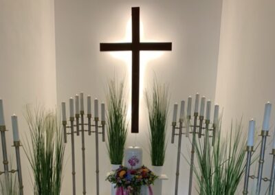 Trauerfeier mit der Urne in der Friedhofshalle Bischmisheim